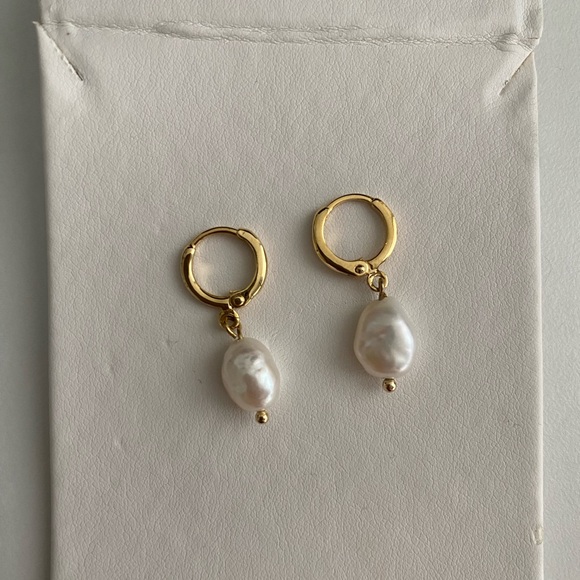 Freshwater pearl earrings in gold plated - Picture 3 of 3